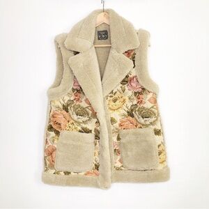 Outdoor collection, floral print Sherpa lined vest